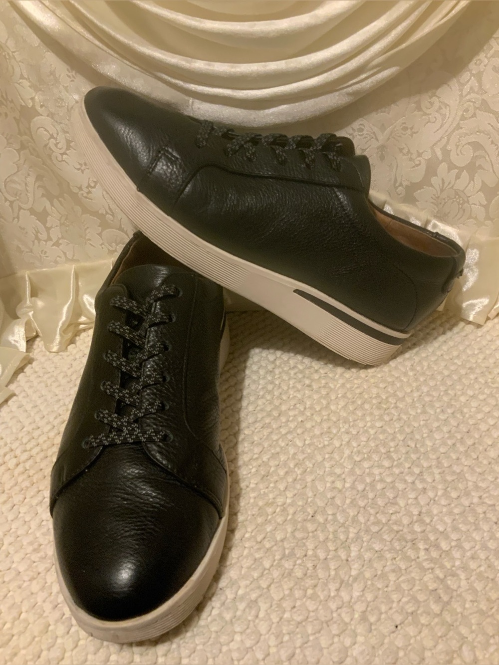 KENNETH COLE